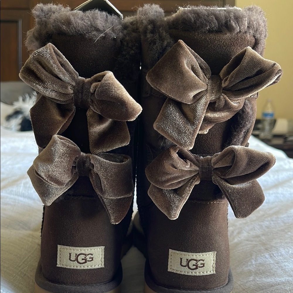 UGG Brown Boots- Bows-Velvet -NEW!! Women 11 - Picture 6 of 9